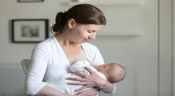 اتفاق لسان حال أستحم  الرضاعة الطبيعية لحديثي الولادة : شرح واضح وبالصور